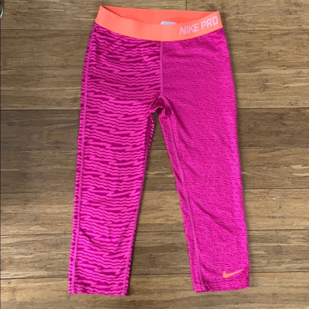 ☀️ 3/$36 or 2/$30
NIKE Girls Athletic Leggings Capri sz XL